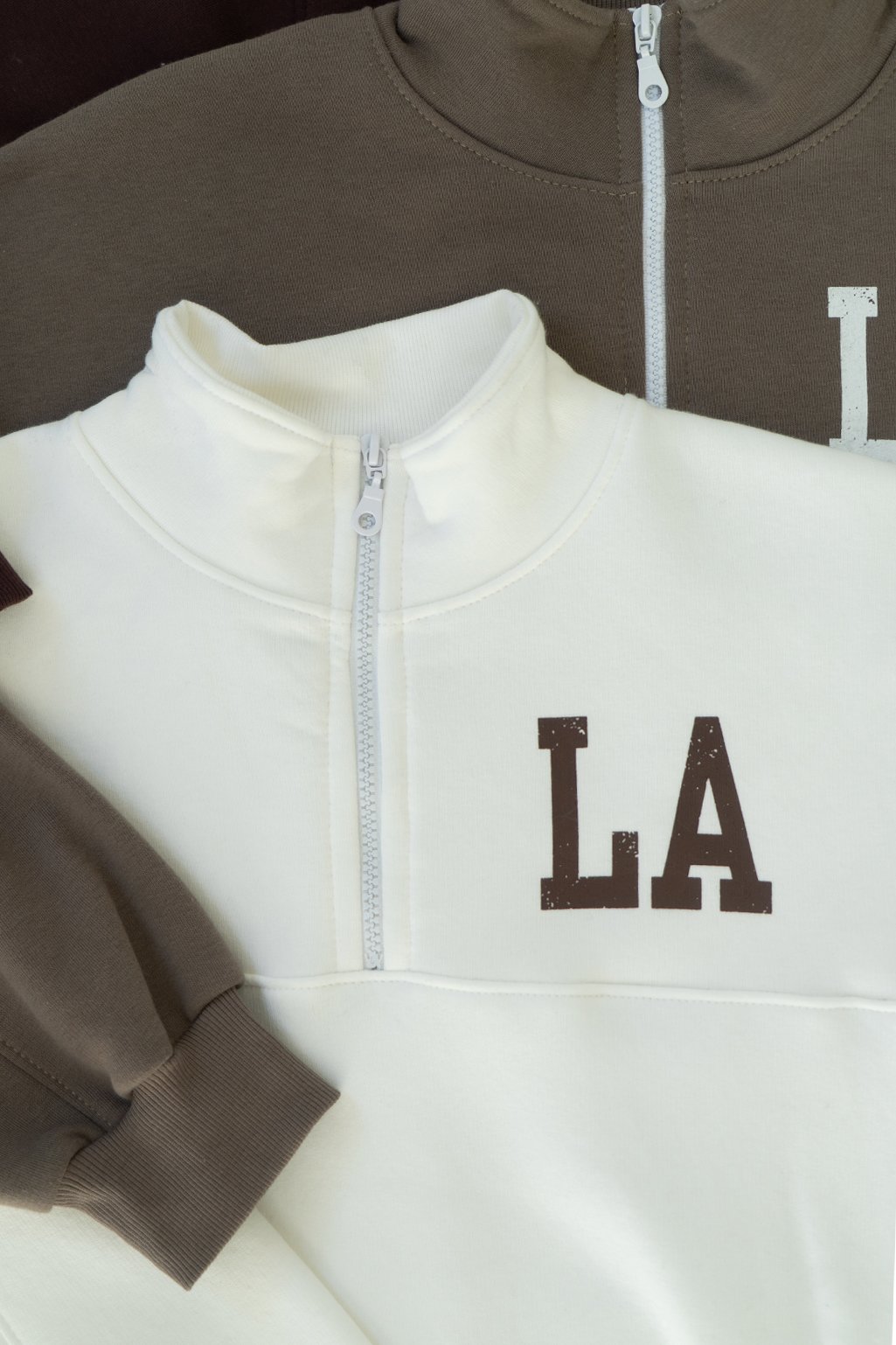 Alternative view of Buzo LA friza