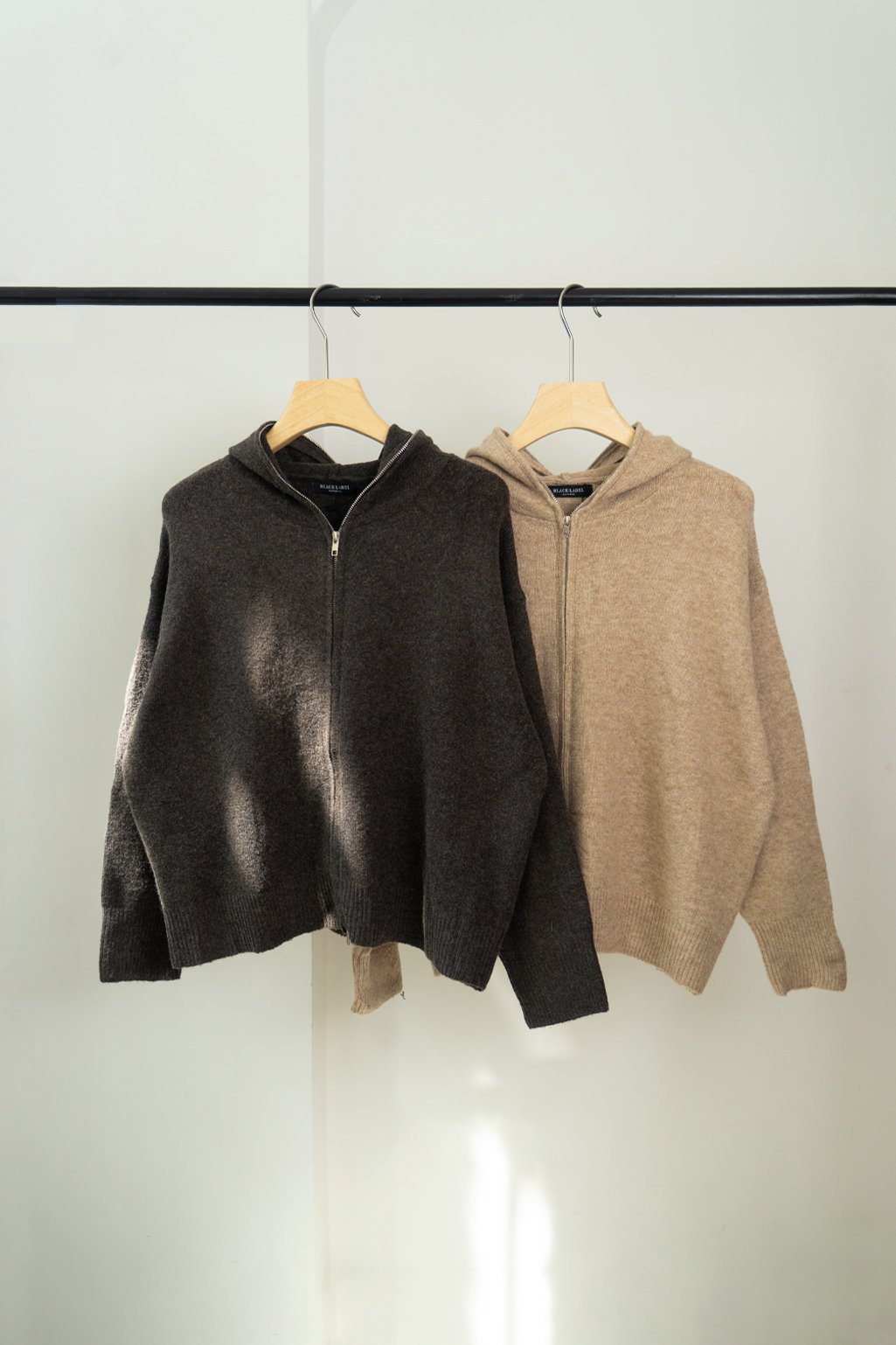 Alternative view of Campera tejida cierre arriba