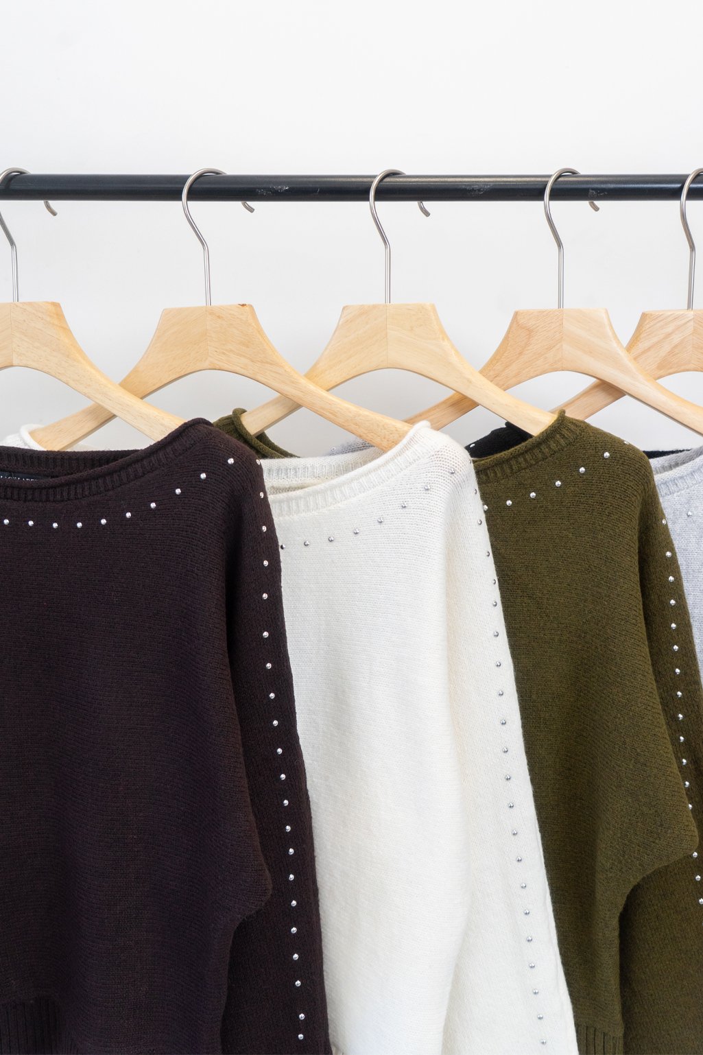 Sweater bote tachas - Imagen 7