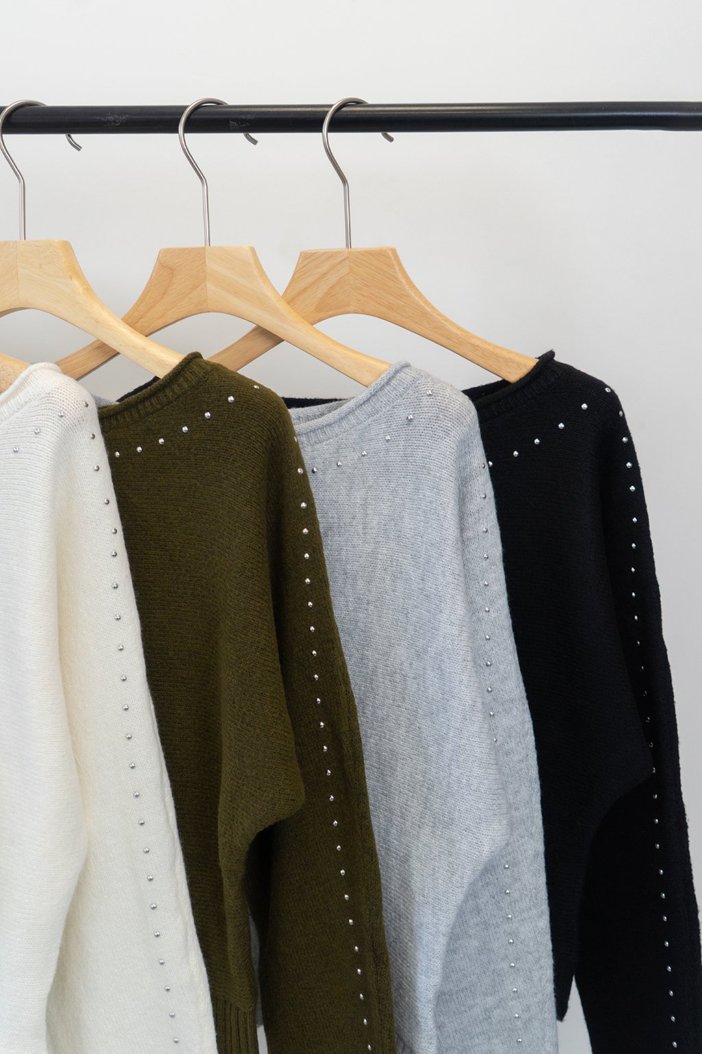 Sweater bote tachas - Imagen 9