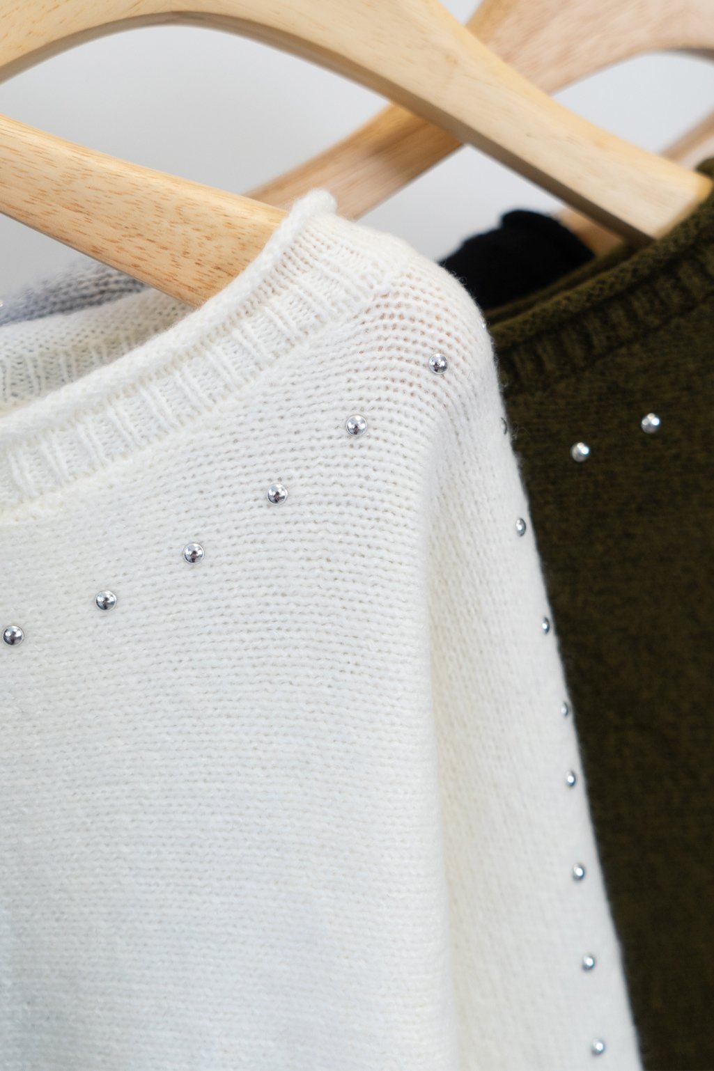 Sweater bote tachas - Imagen 8