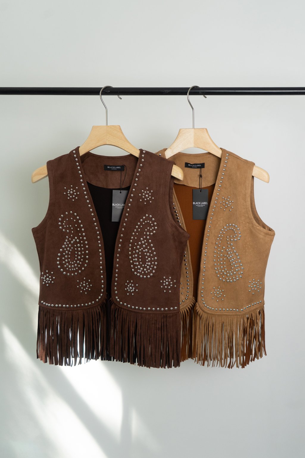 Alternative view of Chaleco gamuza flecos abajo