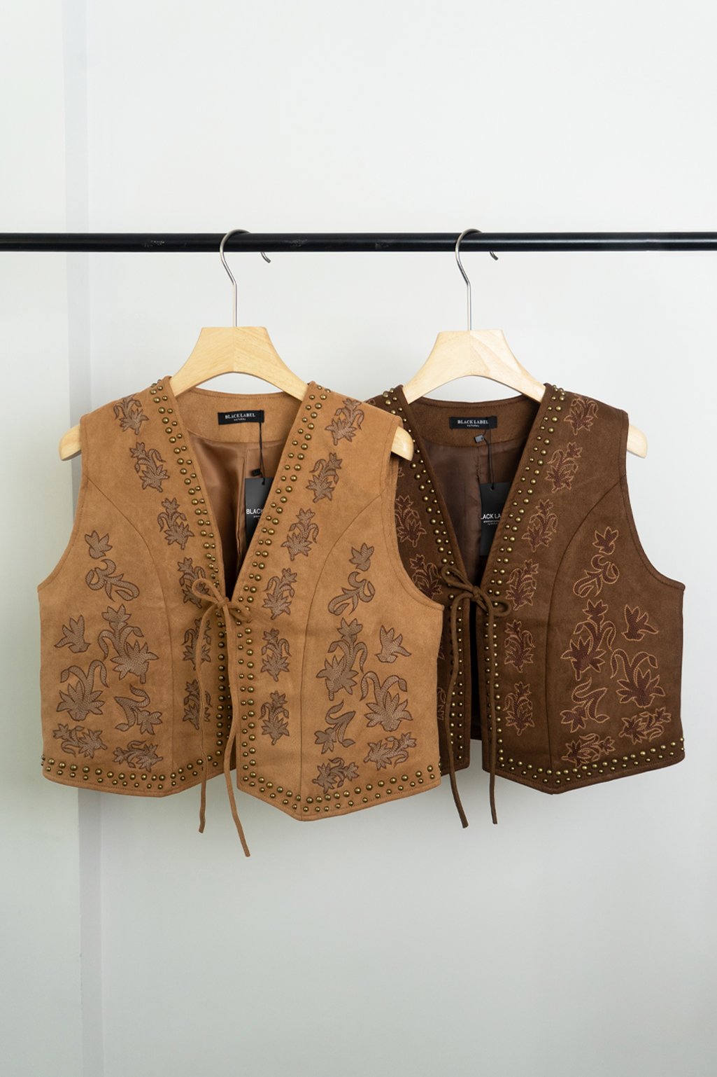 Alternative view of Chaleco gamuza p/atar