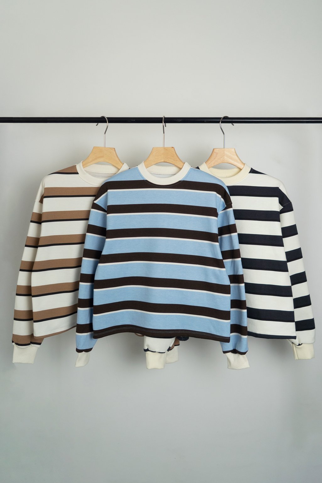 Alternative view of Buzo rayas friza