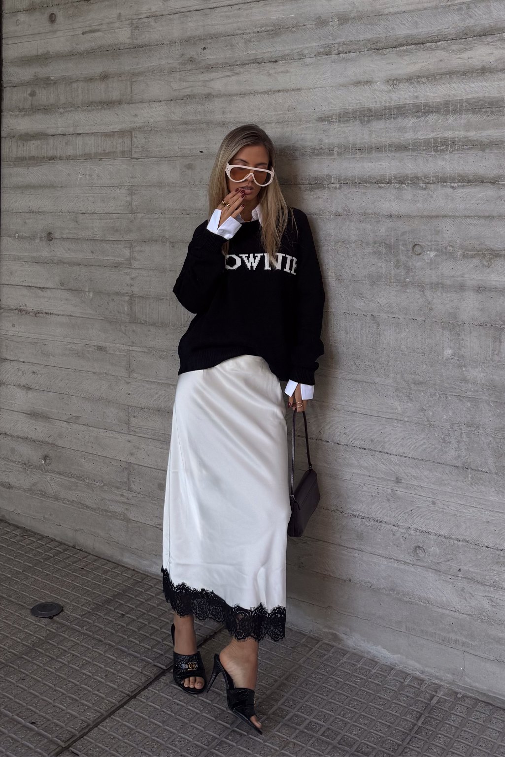 Alternative view of Falda encaje seda