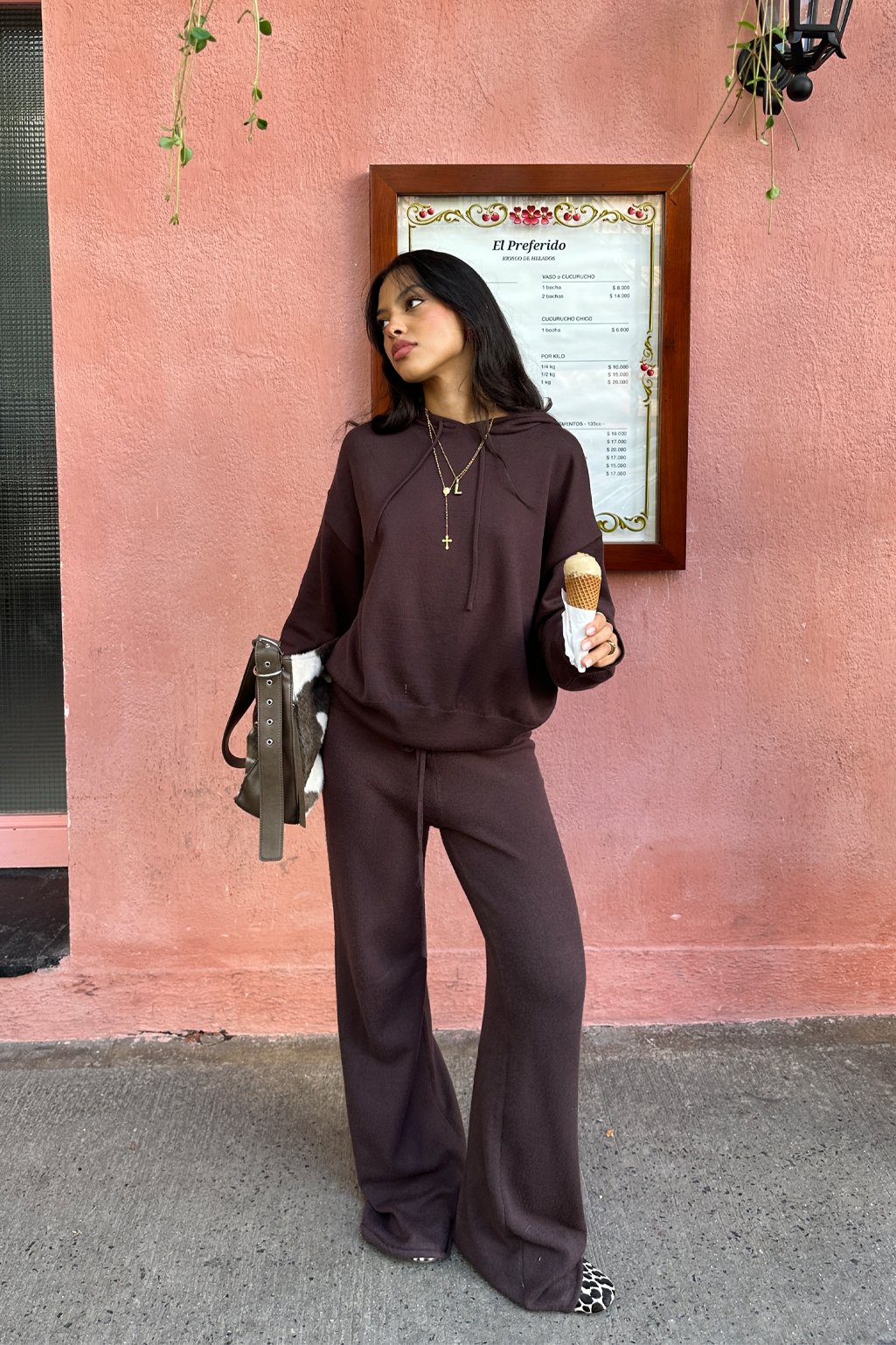 Alternative view of Buzo tejido