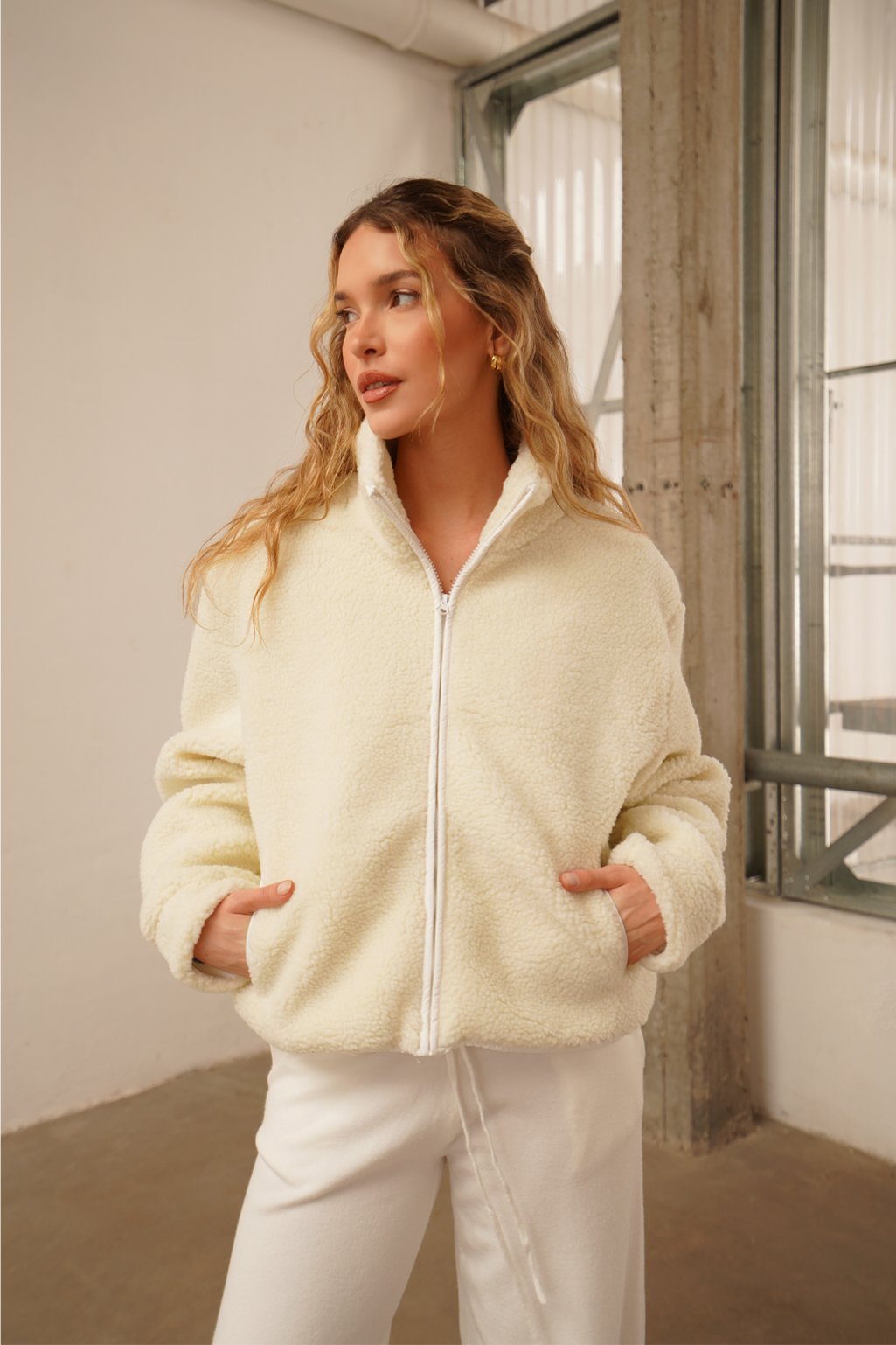 Alternative view of Campera Peluche