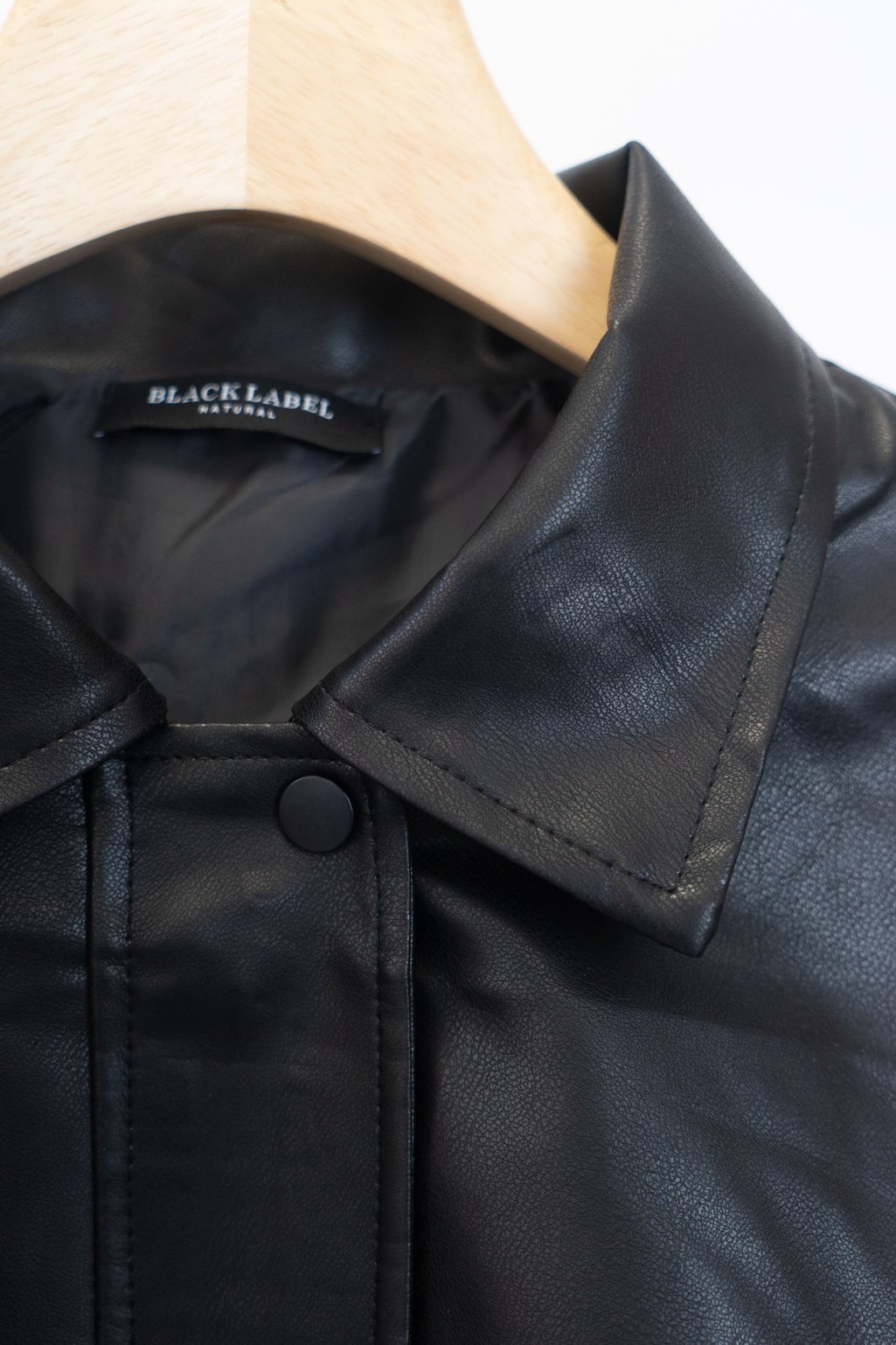 Alternative view of Campera de cuero c/botón Jane