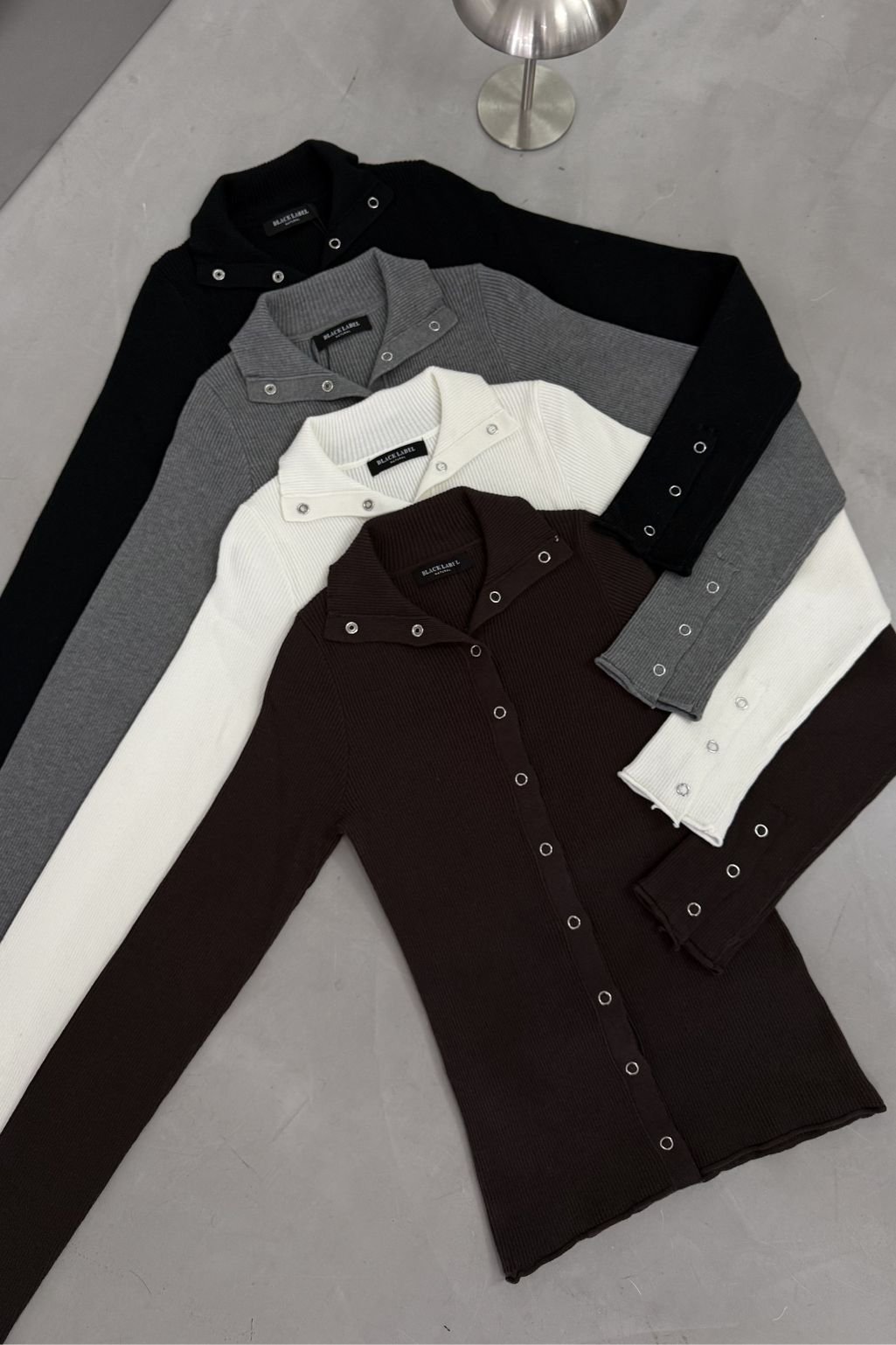 Cardigan broches