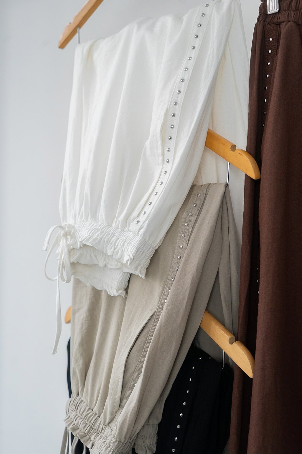 Alternative view of Pant balloon tachas CON cordon KIARA