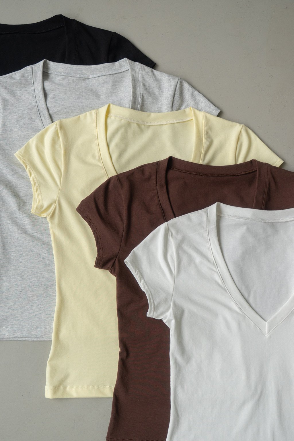 Alternative view of Remera cuello V cotton